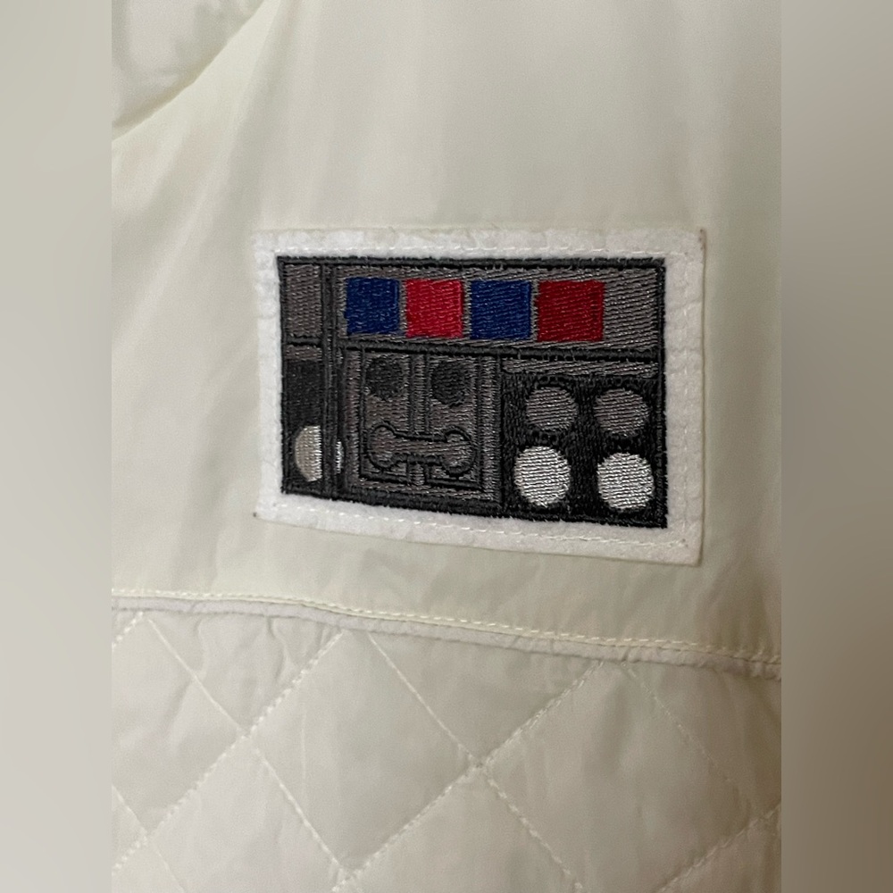 Her Universe | Star Wars Princess Leia Vest | 3/3x - Picture 9 of 16